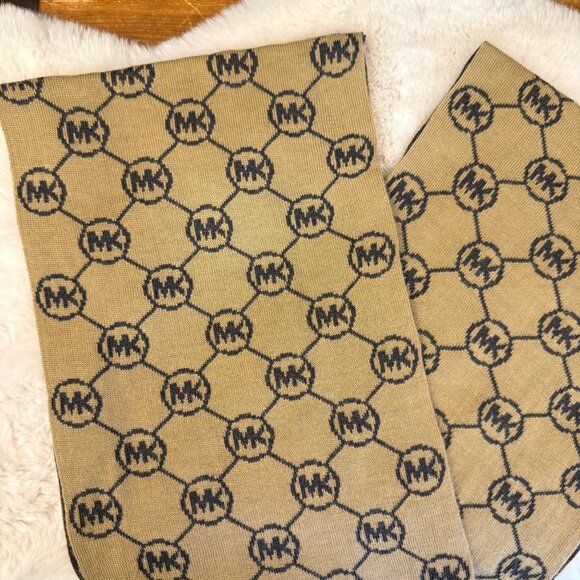 Michael Kors Infinity Scarf Tan & Black Geometric Logo Design Wool Blend - Picture 2 of 3